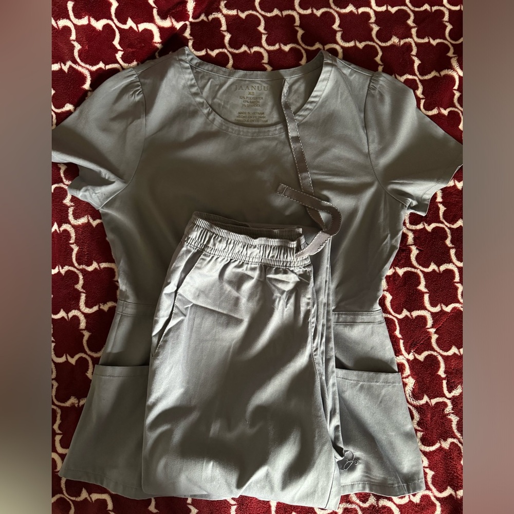 Jaanuu scrub set. XS gray color